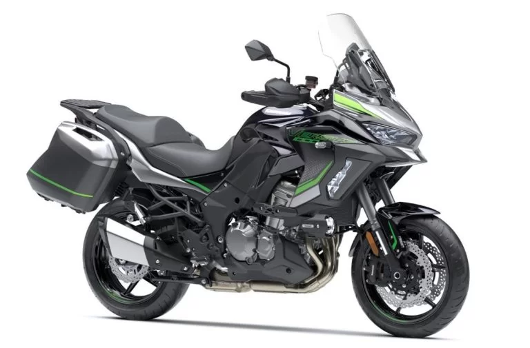 Kawasaki tourmotor met witte achtergrond