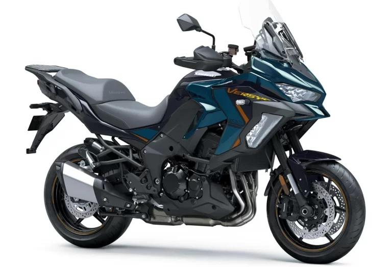 Versys 1100 S in een witte studio