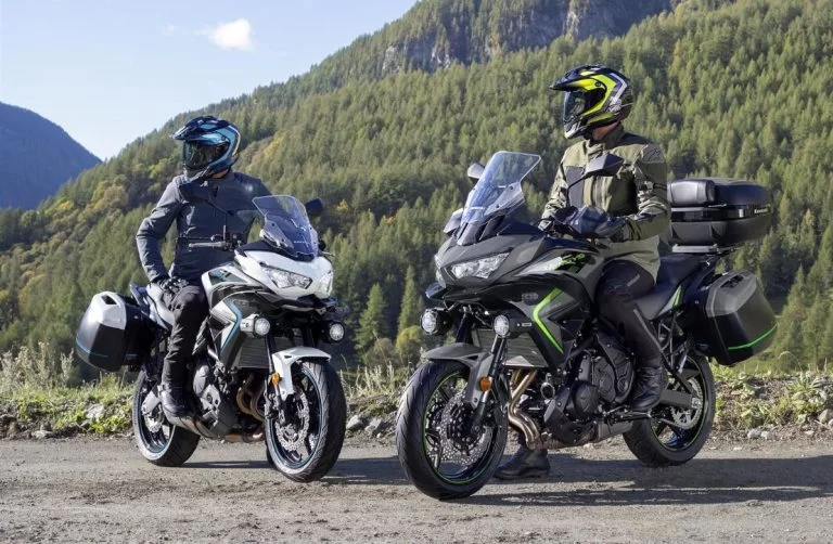 Twee Versys 650 motoren.