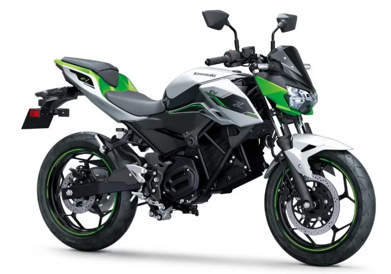 Kawasaki in witte studio