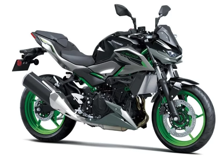 Kawasaki naked bike in een witte studio.