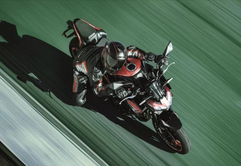 Kawasaki Z900 op het circuit