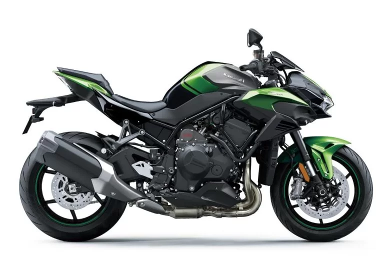 ZH2 in een witte studio.