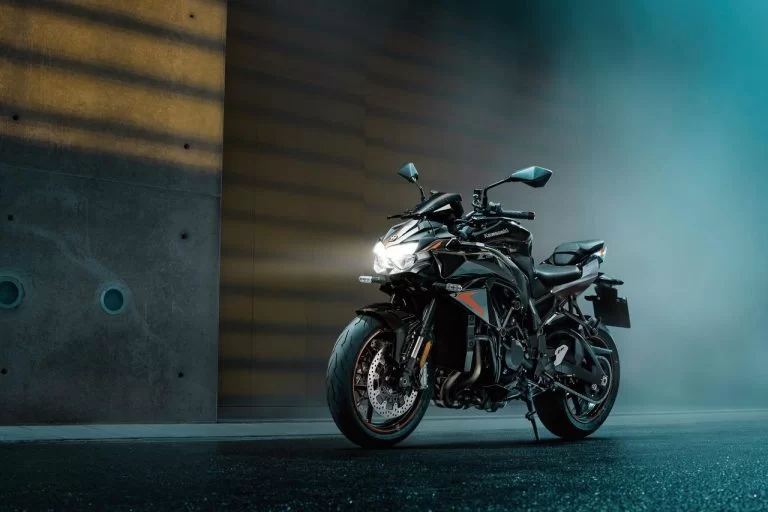 Kawasaki ZH2 2024 met smoke
