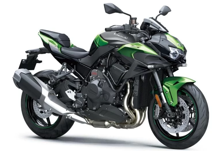 ZH2 in een witte studio.