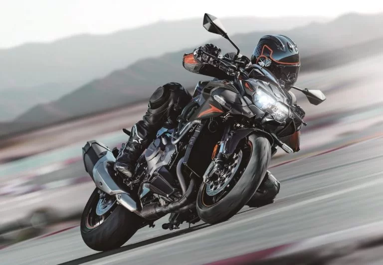 Kawasaki naked bike op het circuit