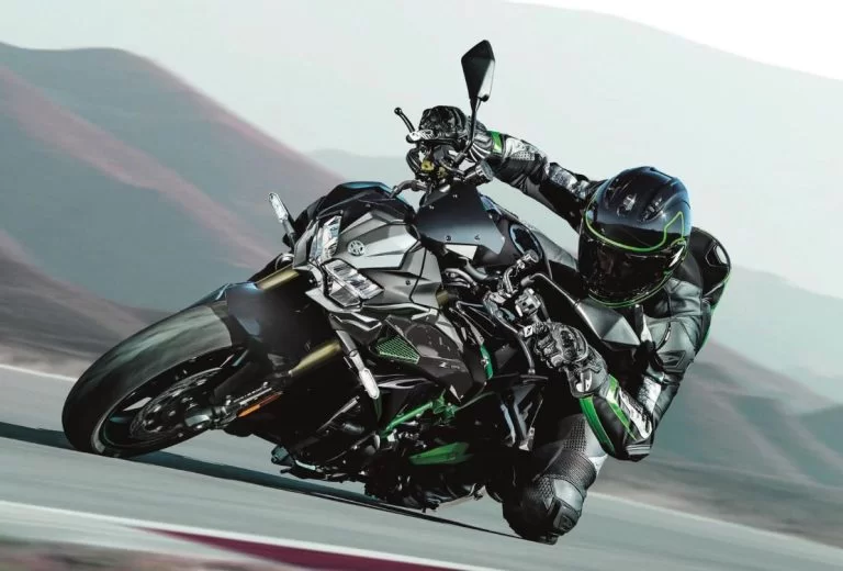 zh2 se rijdend over het circuit.