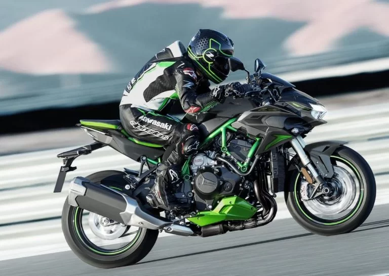 zh2 se rijdend over het circuit.