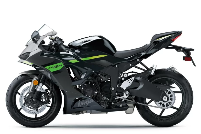 ZX-6R in een witte studio