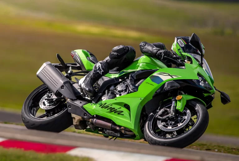 ZX-6R rijdend over het circuit