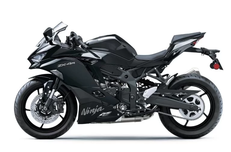 ZX4R in een witte studio.