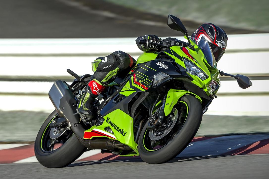 Kawasaki supersport motor op het circuit