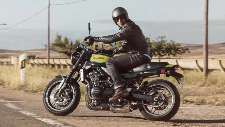 kawasakiz900 rs 2024 lifestyle