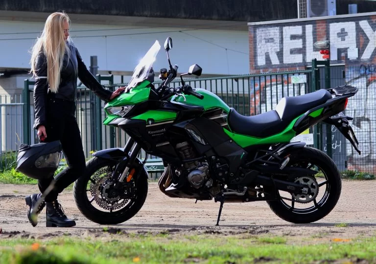 lifestylefoto kawasaki versys 1000 met rijder