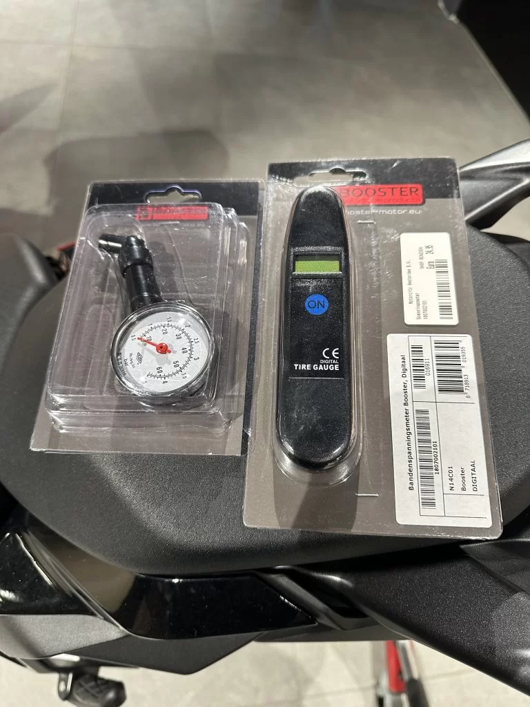 bandenspanningsmeter voor je motorbanden