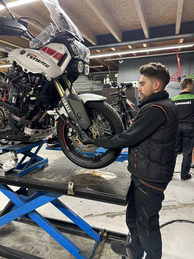 motorcity werkplaats motor monteur balhoofdlagers