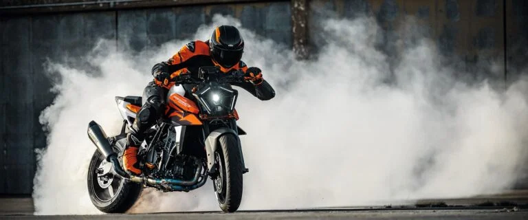 KTM 990 Duke op de officiële modelpagina voor 2026