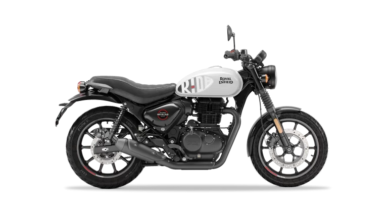 Royal Enfield 350 motor in een witte studio.