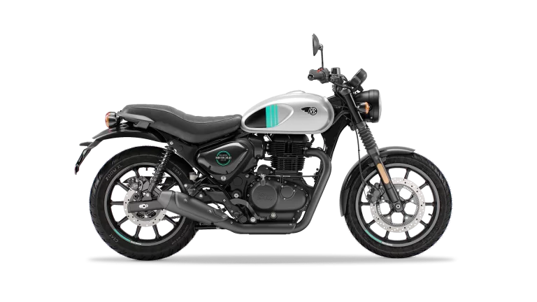 Royal Enfield 350 motor in een witte studio.