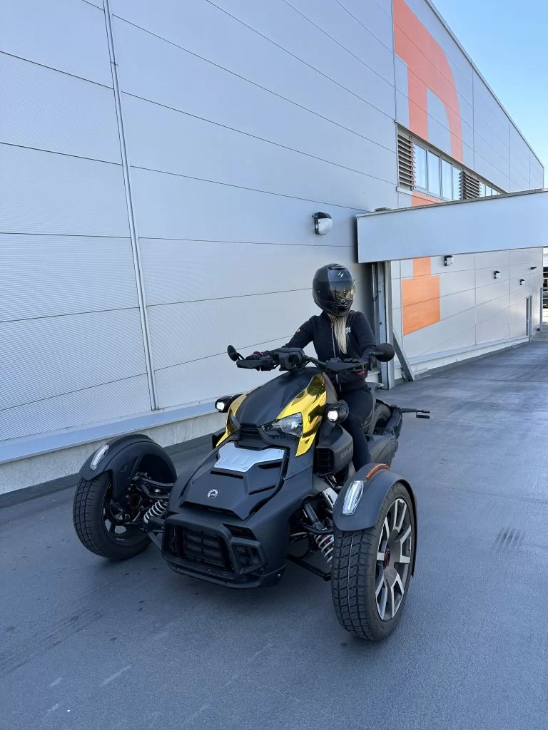 ryker vrouw canam canam actie