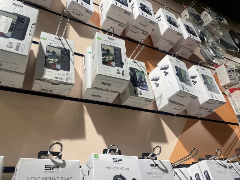 close up van sp connect producten bij motorcity