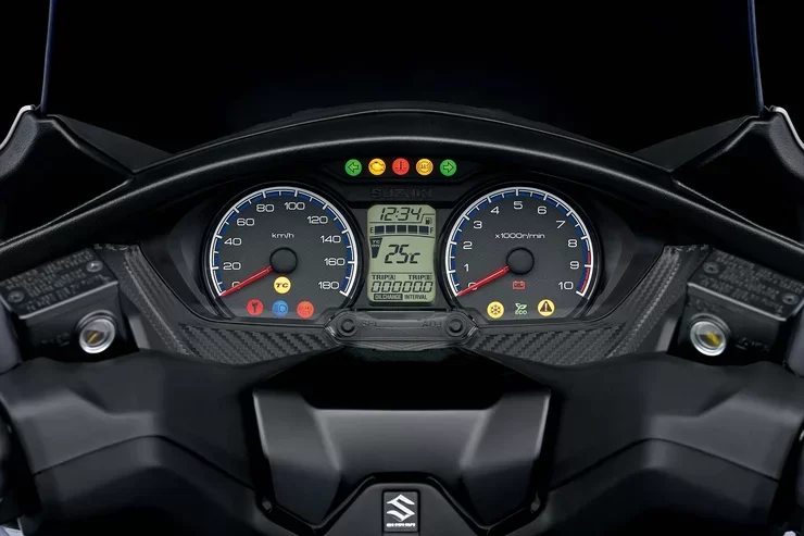 Dashboard van de Suzuki motorscooter.