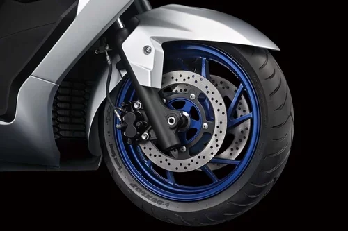 Voorwiel van de Burgmann motorscooter.