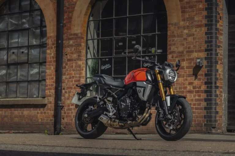 Suzuki GSX-8T 2027 Glass Blaze Orange kleurbeeld