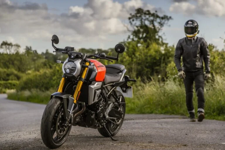 Suzuki GSX-8T 2027 Metallic Mat Black kleurbeeld