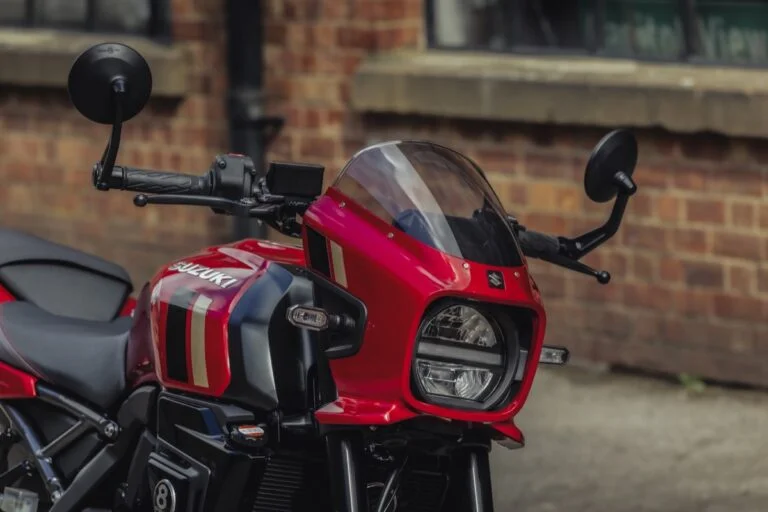 Suzuki GSX-8TT 2027 Candy Daring Red kleurbeeld