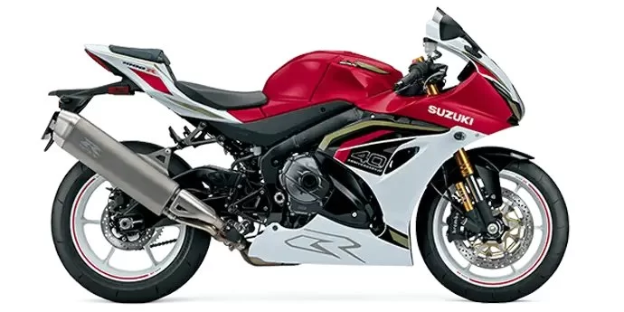 gsx-r1000r in een witte studio