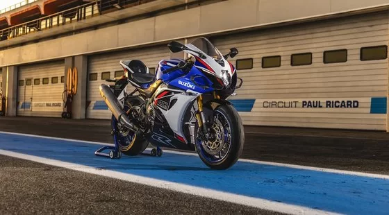 GSX-R1000R geparkeerd op de paddockstand.