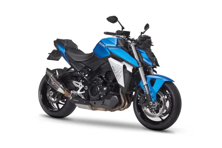 Suzuki naked bike in witte studio