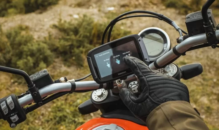 close up van tomtom motornavigatie