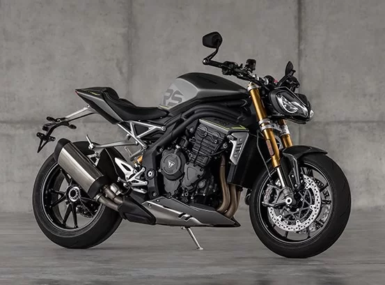 lifestyle foto van de triumph speed triple rs