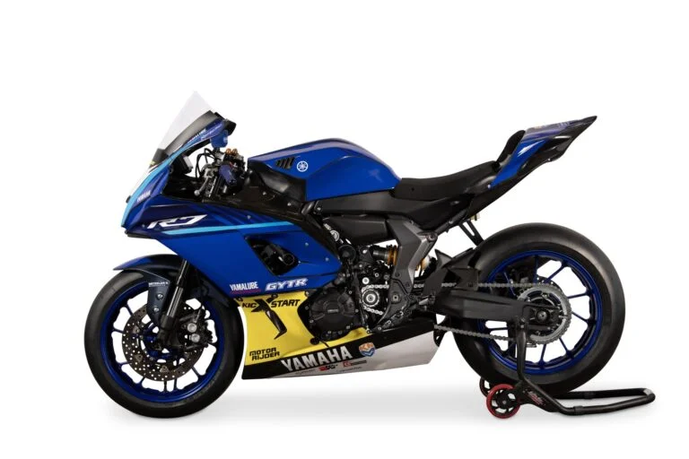Eerdere Yamaha R7 Cup-racer, illustratief beeld bij het racepakket