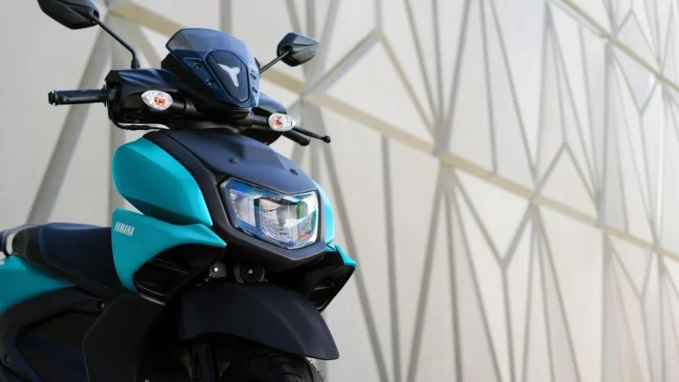 Yamaha motorscooter.