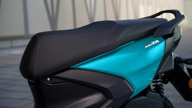 Yamaha motorscooter.