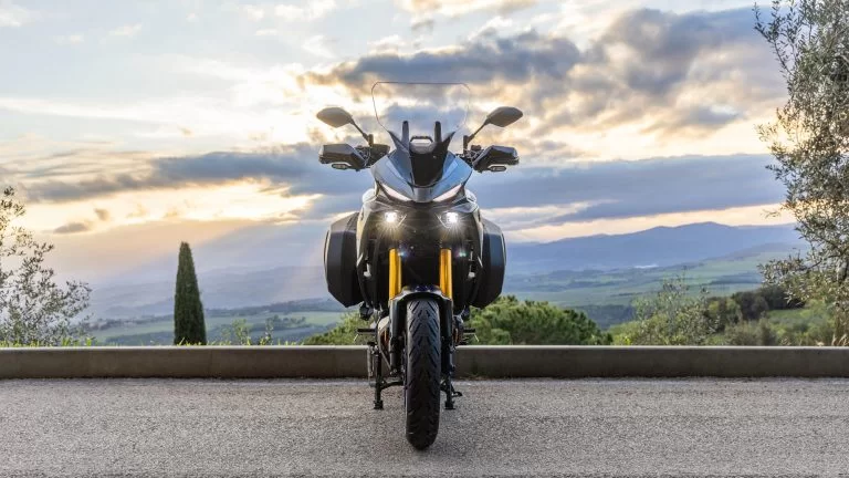 Tracer 7 GT vooraanzicht.