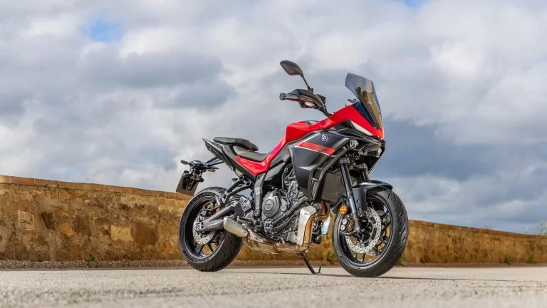 Tracer 7 geparkeerd.