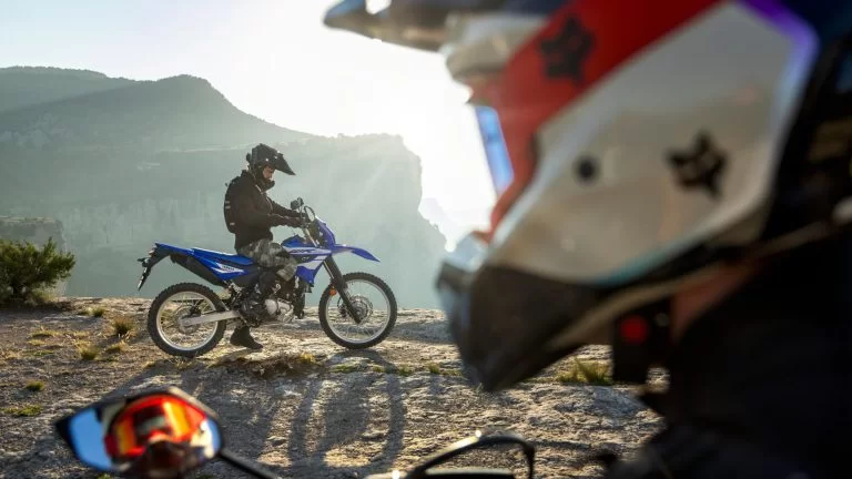 WR125R vanaf een afstandje